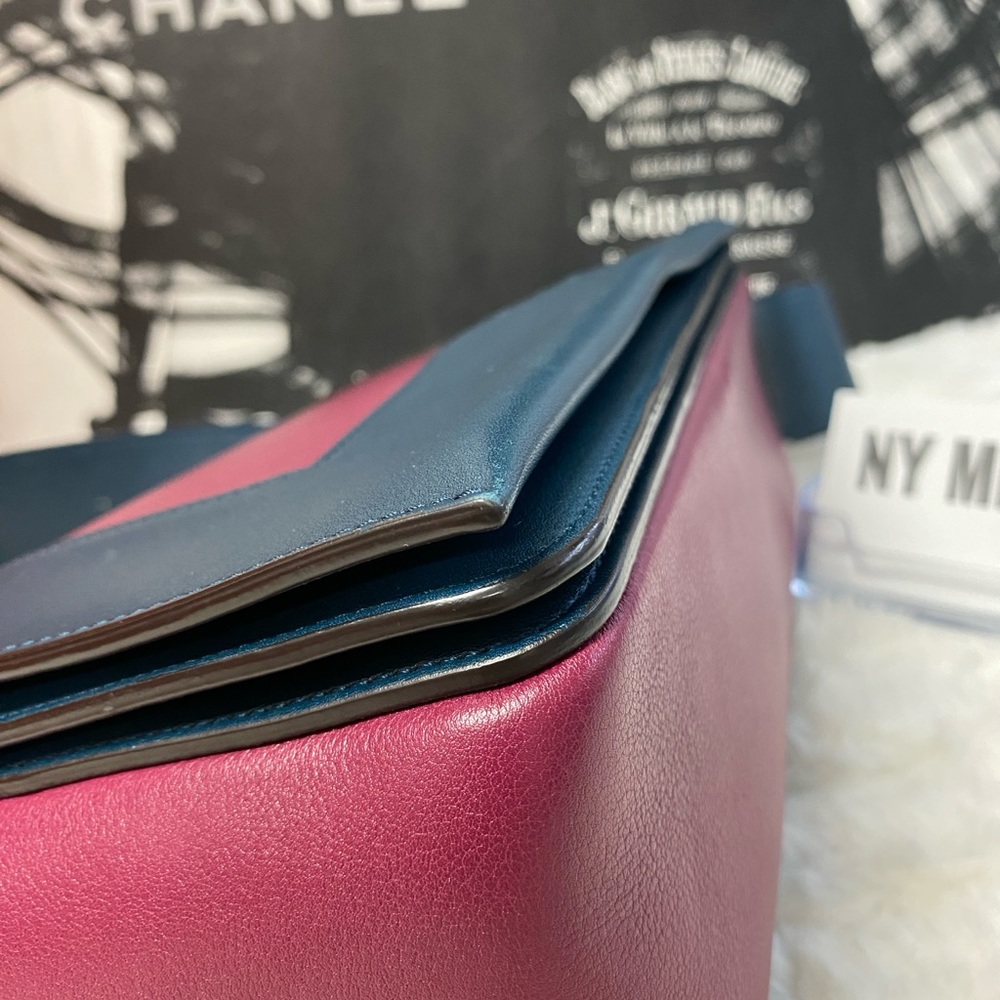 CELINE
Shiny Smooth Calfskin Medium Frame Shoulder Bag Red/Navy Blue - Picture 6 of 10